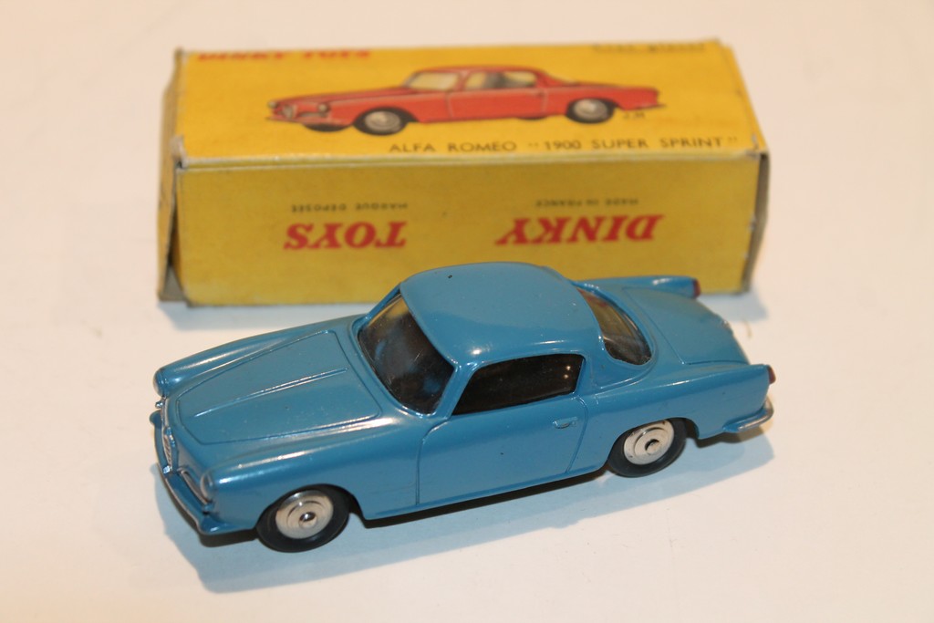 Alfa Romeo Super Sprint Bleu Dinky Toys