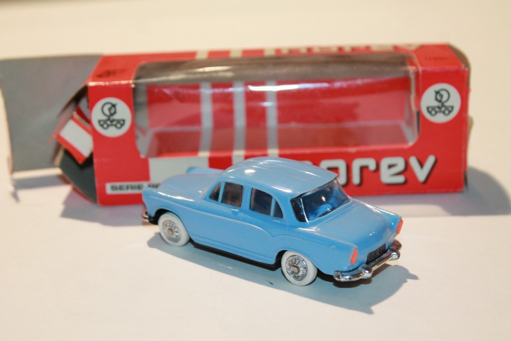 Simca Aronde P Bleue Norev