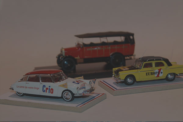 Diorama de voitures anciennes au 1:43e