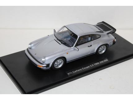 PORSCHE 911 CARRERA COUPE 3.2 1988 250.000 KK SCALE 1/18°