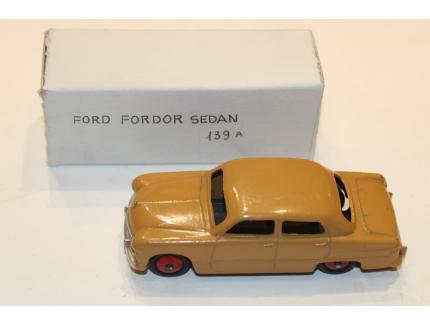 DINKY-TOYS FORD FORDOR SEDAN