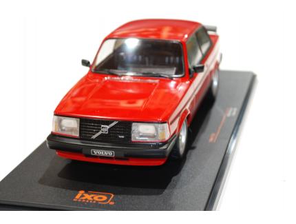 VOLVO 240 TURBO "CUSTOM" ROUGE 1984 IXO 1/18°