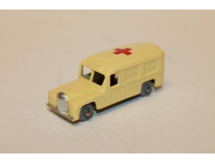 DAIMLER "AMBULANCE" BEIGE MATCHBOX SERIE A 1/64°