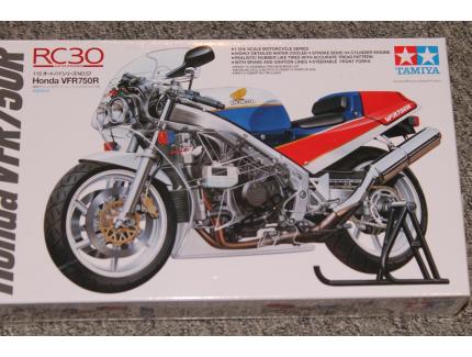 HONDA VFR 750R RC30 1987 TAMIYA 1/12°