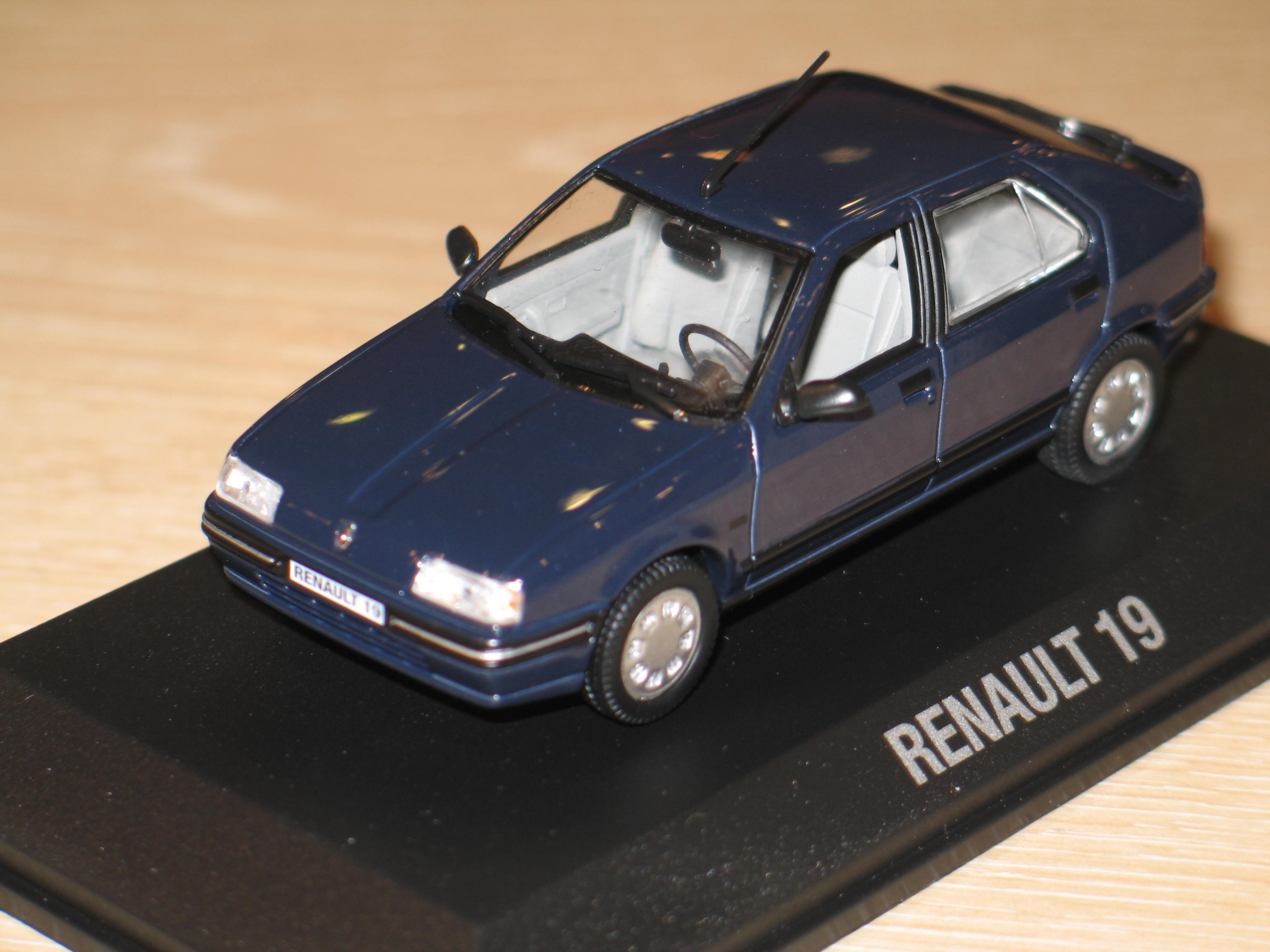 Renault 19 shop miniature