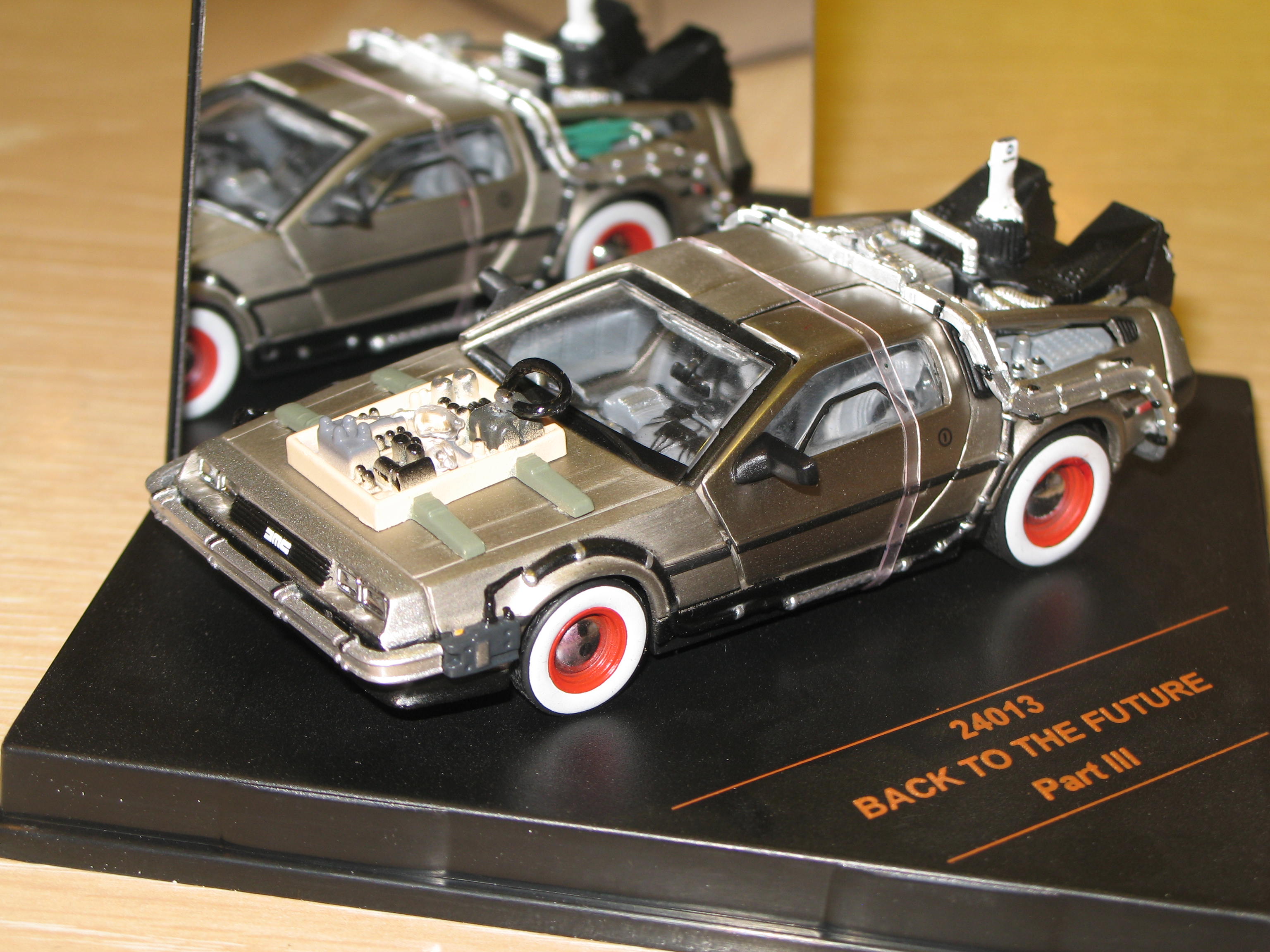 DE LOREAN BACK TO THE FUTURE PART III SUN STAR 1/43°