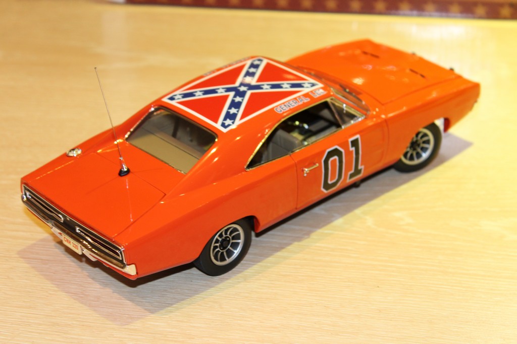 Dodge Charger 1969 General Lee Dukes of Hazzard AutoWorld AMM964 1/18