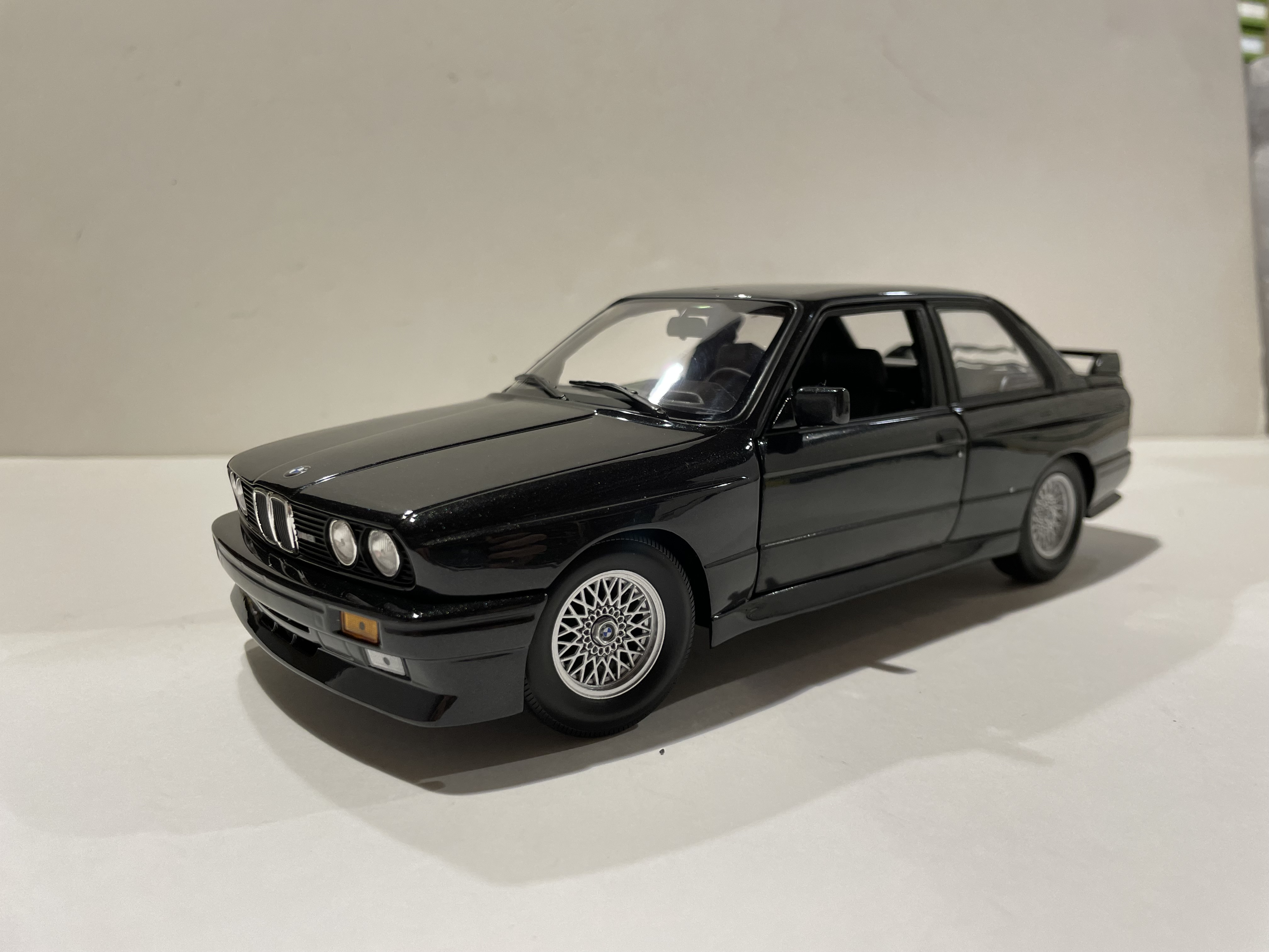 BMW M3 STREET 1987 NOIR METALLIC MINICHAMPS 1/18°