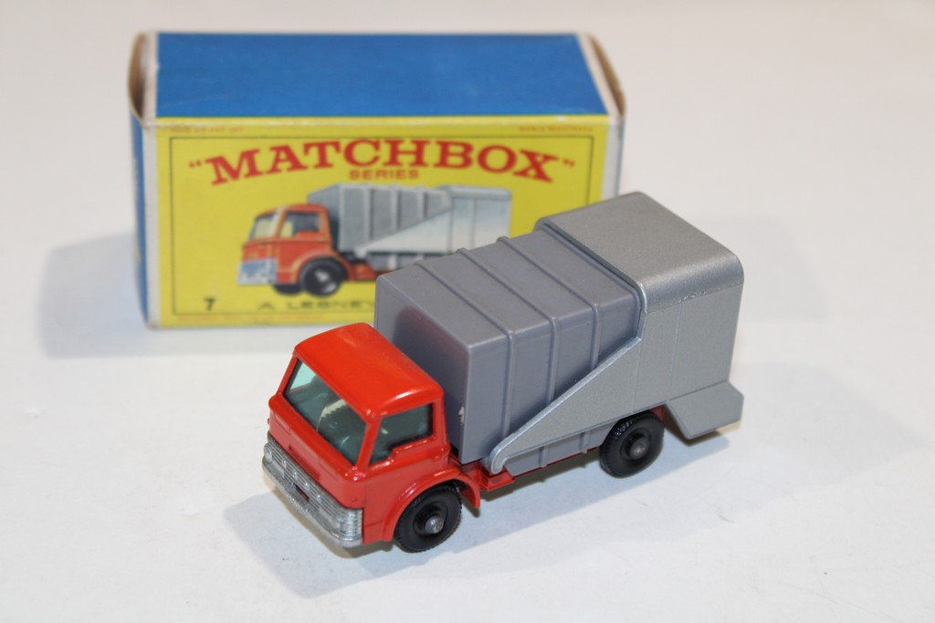 REFUSE TRUCK - MATCHBOX 1/64