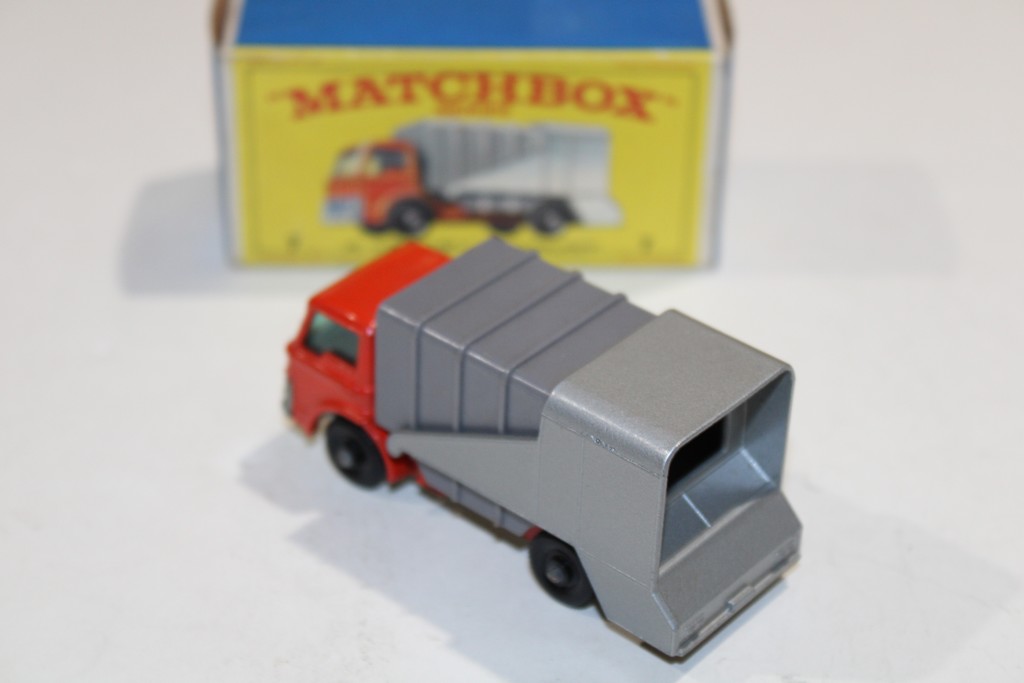 REFUSE TRUCK - MATCHBOX 1/64