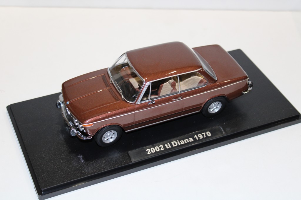 BMW 2002 TI DIANA MARRON 1970 KK SCALE 1/18°