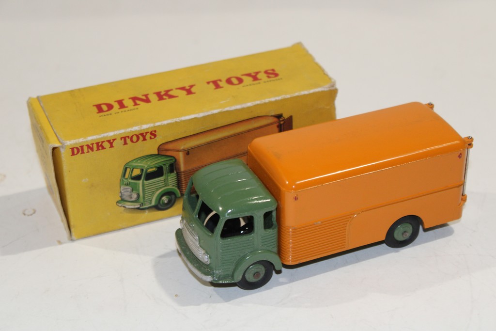 FOURGON SIMCA CARGO 1958 DINKY TOYS 1/50°