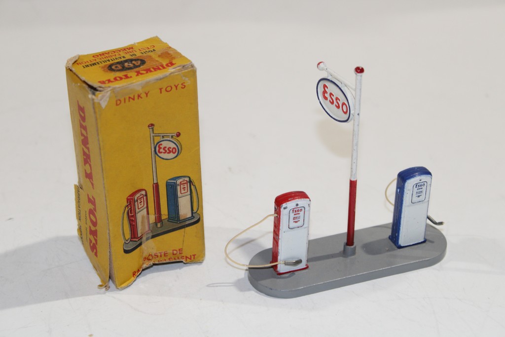 POSTE DE RAVITAILLEMENT ESSO 1955 DINKY TOYS 1/43°