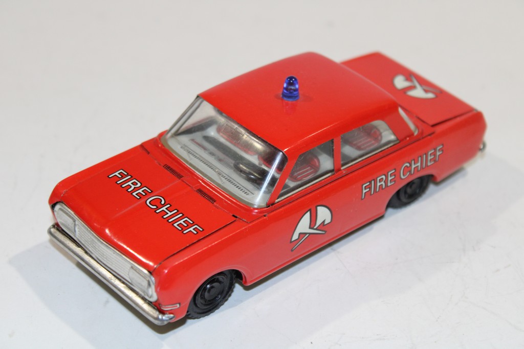 VOITURE DE POMPIER FIRE CHIEF FRICTION 1965 VEB PLASTICAR 1/24°