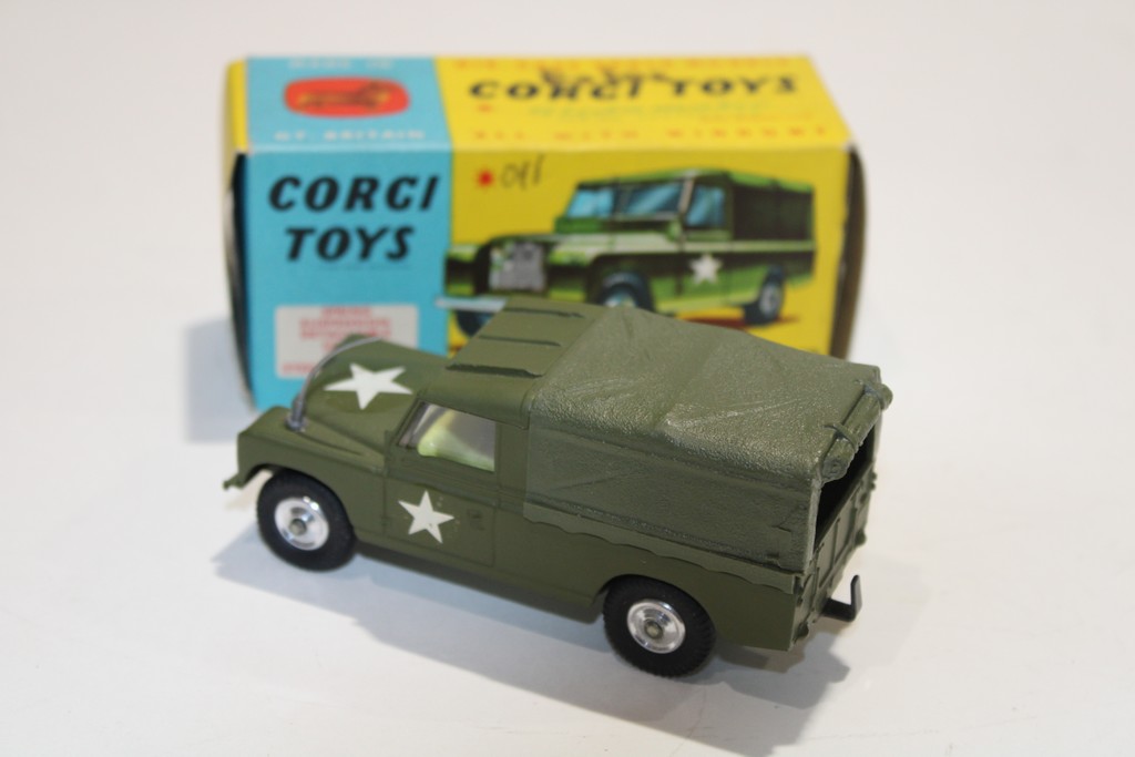 LAND ROVER 109 WB MILITAIRE CORGI 1/43°