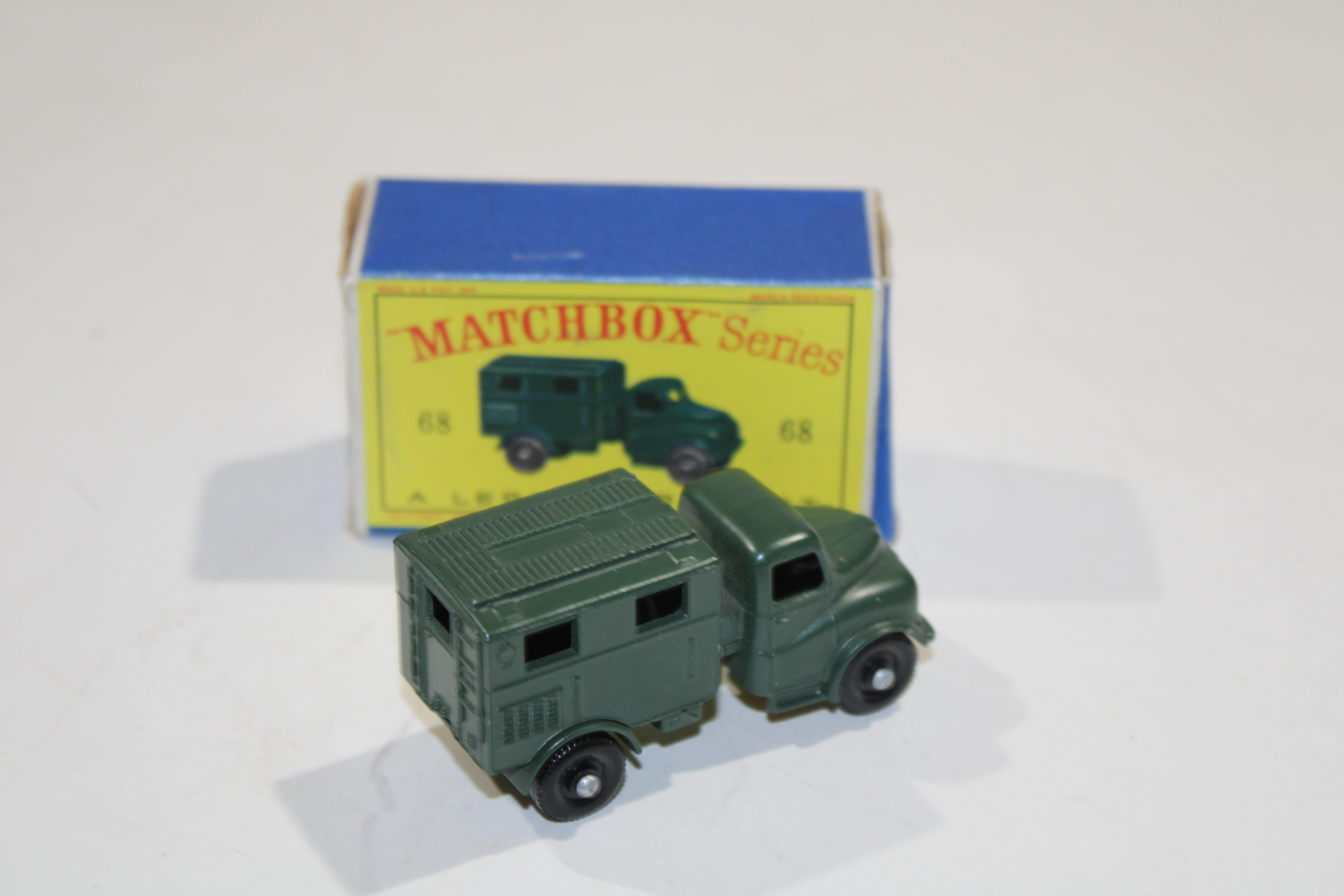 ARMY WIRELESS TRUCK MATCHBOX 1/66°