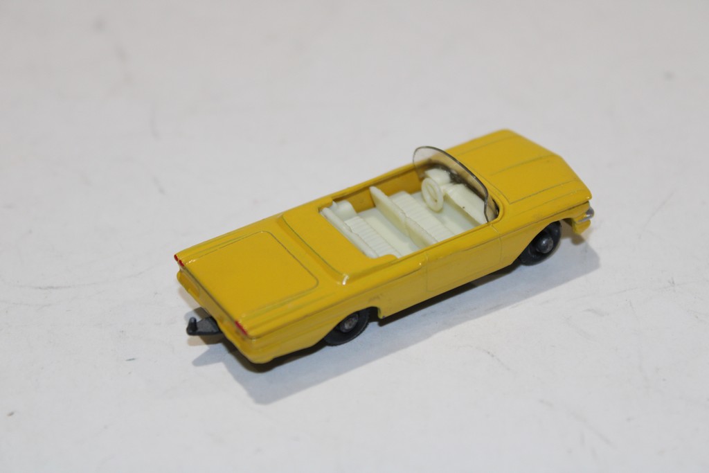 PONTIAC CONVERTIBLE JAUNE 1960 LESNEY 1/64°