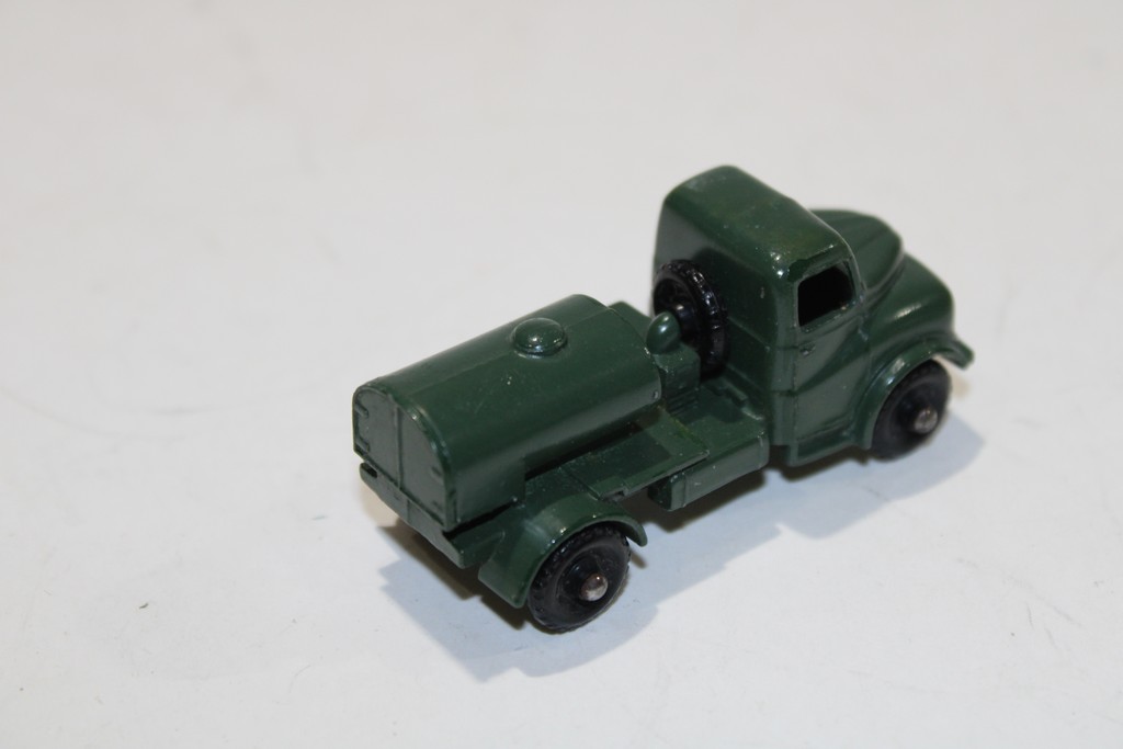 AUSTIN 200 GALLON WATER TRUCK VERT 1955 LESNEY 1/72°