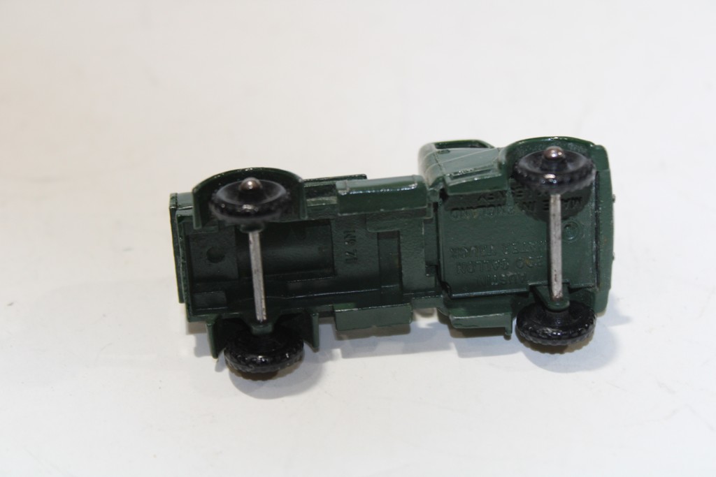 AUSTIN 200 GALLON WATER TRUCK VERT 1955 LESNEY 1/72°