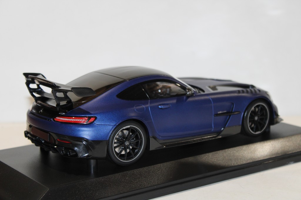 MERCEDES-AMG GT BLACK SERIES 2020 BLEU METALLIC - Minichamps 1/18