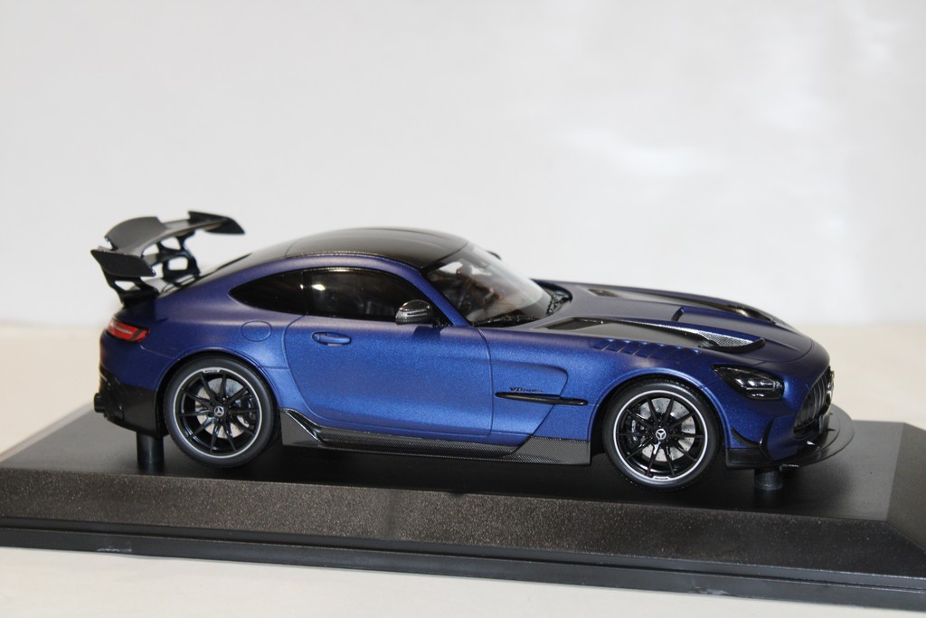 MERCEDES-AMG GT BLACK SERIES 2020 BLEU METALLIC - Minichamps 1/18