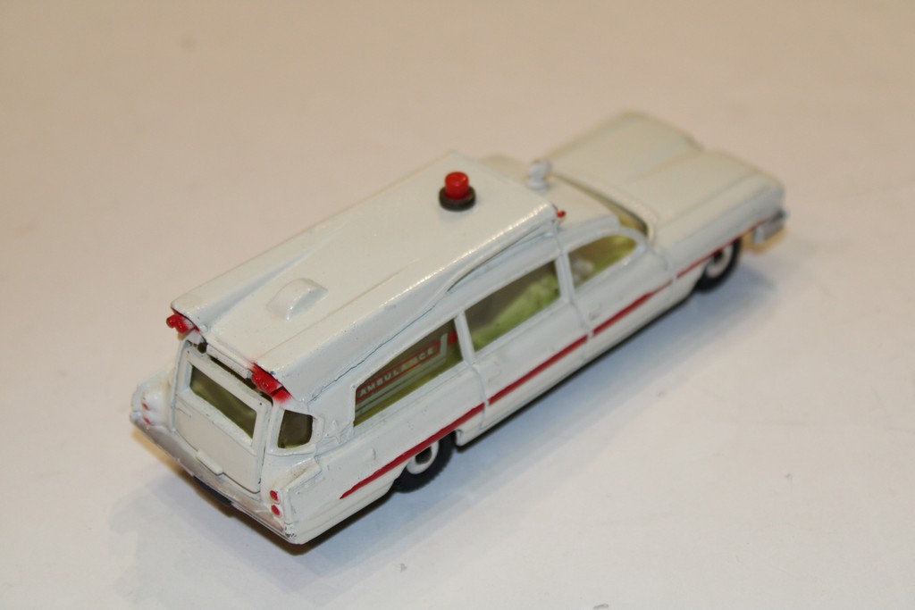 SUPERIOR CRITERION AMBULANCE 1964 DINKY TOYS 1/43°