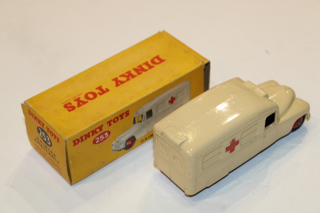 DAIMLER AMBULANCE 1958 DINKY TOYS 1/43°