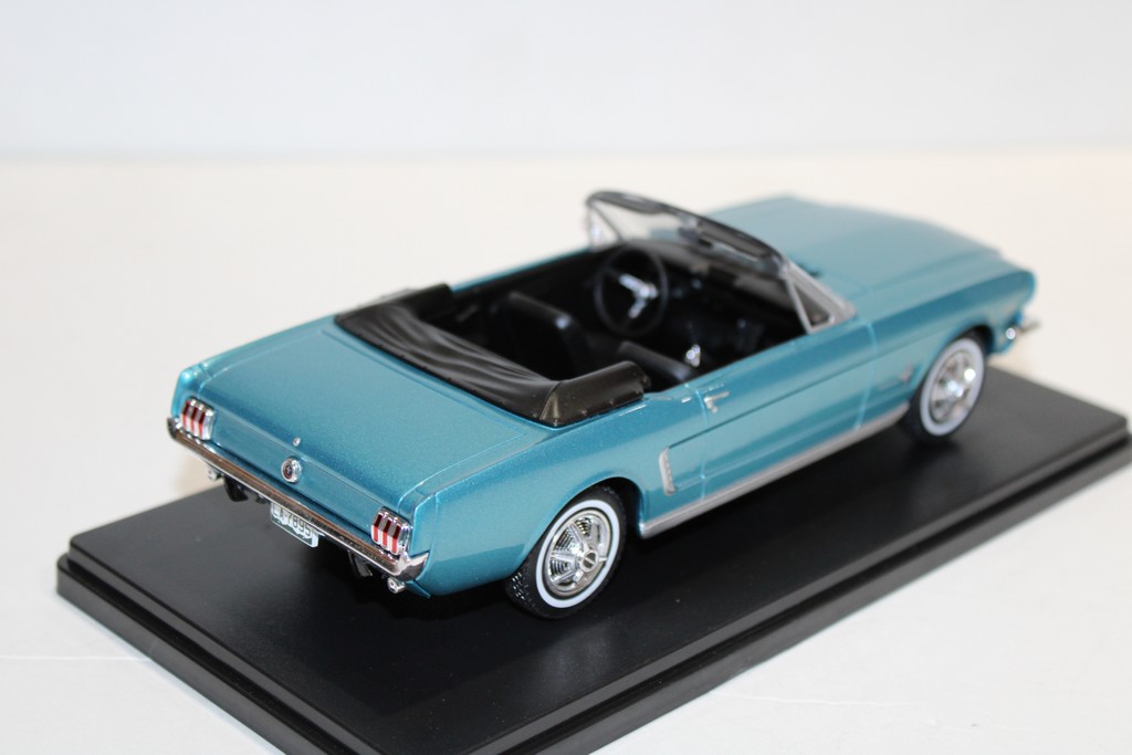 FORD MUSTANG CONVERTIBLE 1964 WHITEBOX 1/24°