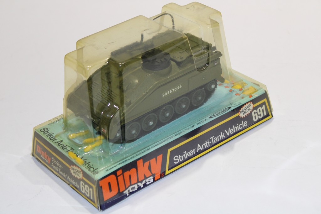 STRIKER ANTI-TANK VEHICULE 1975 DINKY TOYS 1/50°