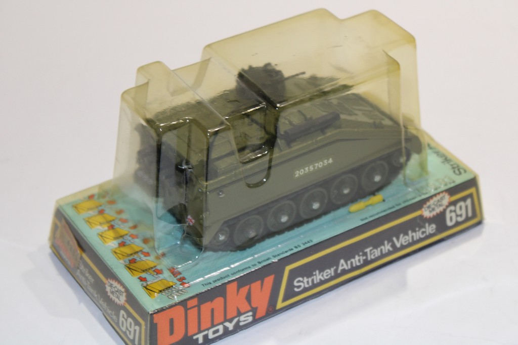 STRIKER ANTI-TANK VEHICULE 1975 DINKY TOYS 1/50°