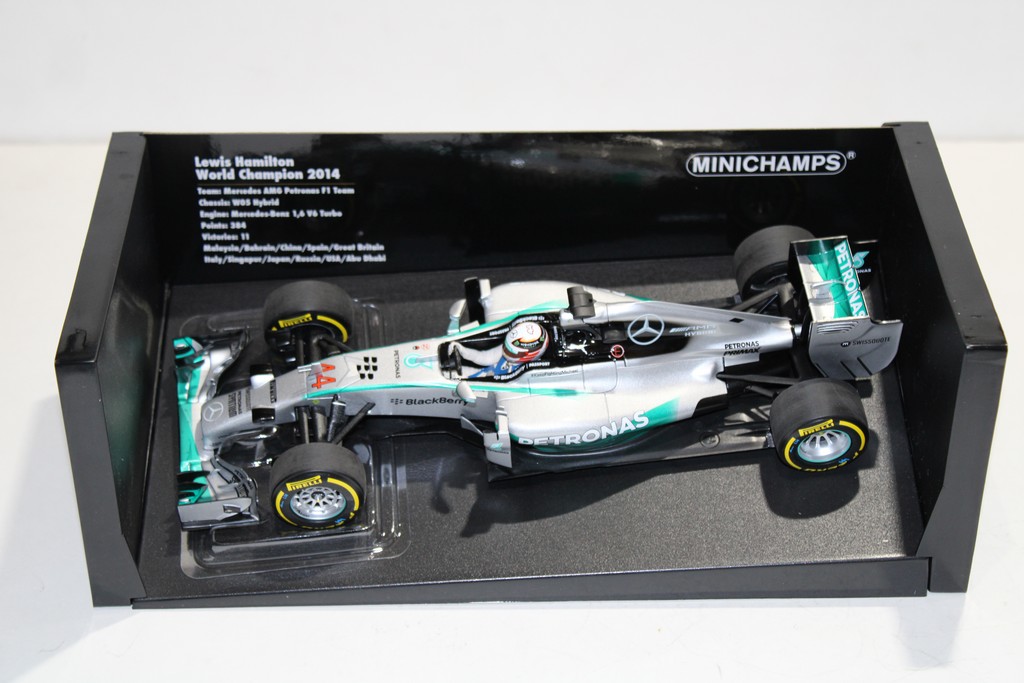 MERCEDES-BENZ AMG PETRONAS F1 TEAM W05 LEWIS HAMILTON CHAMPION DU MONDE 2014 MINICHAMPS 1/18°