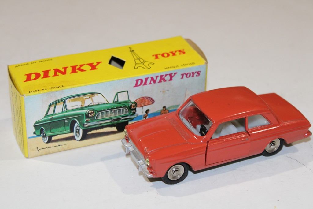 FORD TAUNUS 12 M CORAIL 1962 DINKY TOYS 1/43°