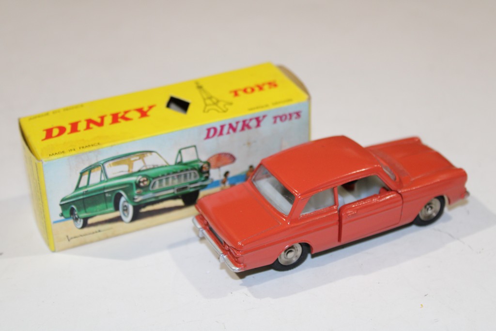 FORD TAUNUS 12 M CORAIL 1962 DINKY TOYS 1/43°