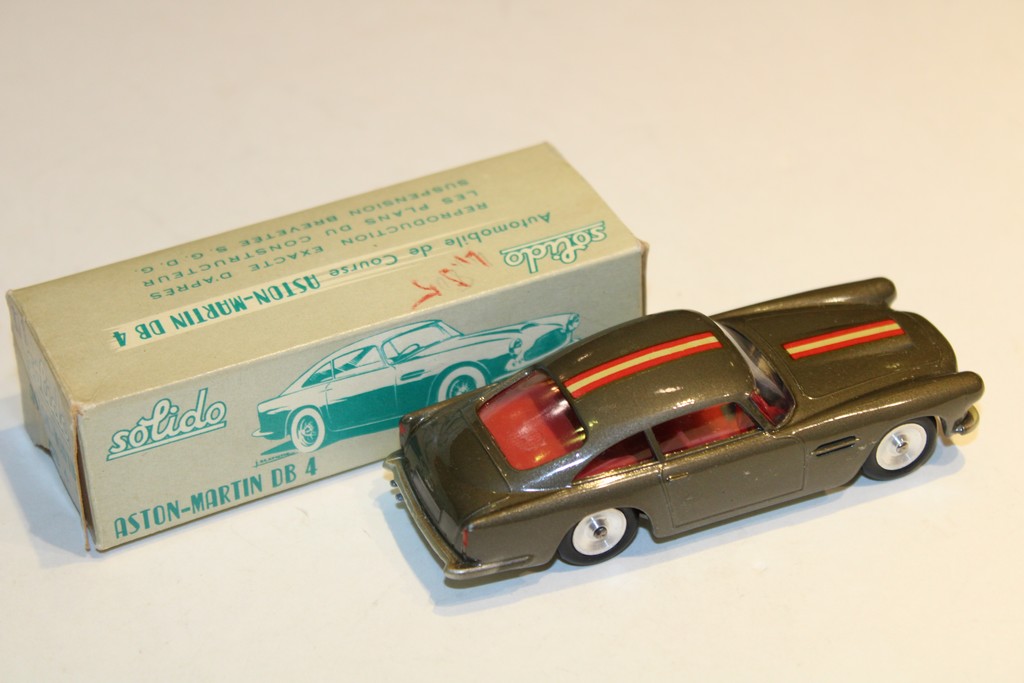 ASTON MARTIN DB4 VERT DE GRIS 1958 SOLIDO 1/43°