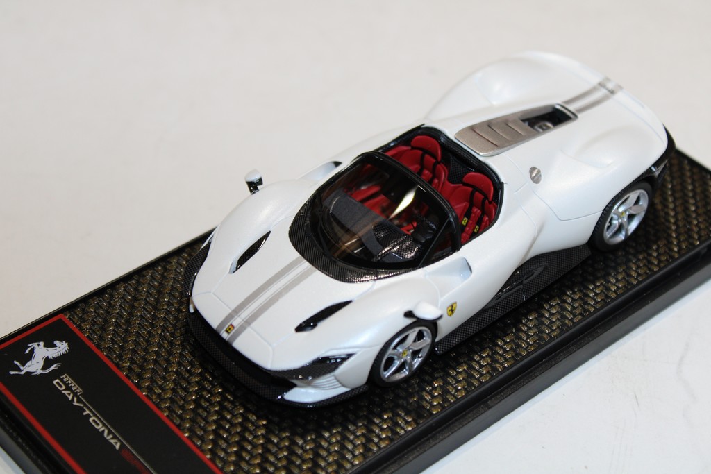 FERRARI DAYTONA SP3 SERIE ICONA BIANCO BBR 1/43°