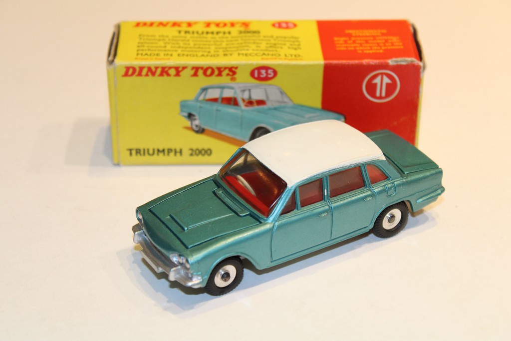 TRIUMPH 2000 - DINKY TOYS 1/43