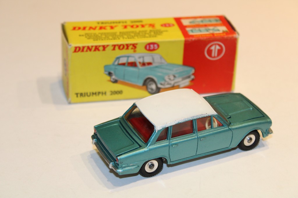 TRIUMPH 2000 - DINKY TOYS 1/43