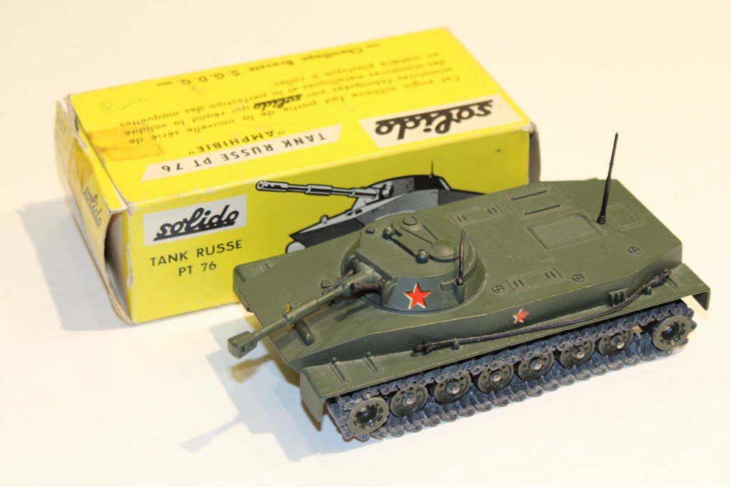 TANK RUSSE PT 76 "AMPHIBIE" - SOLIDO 1/43