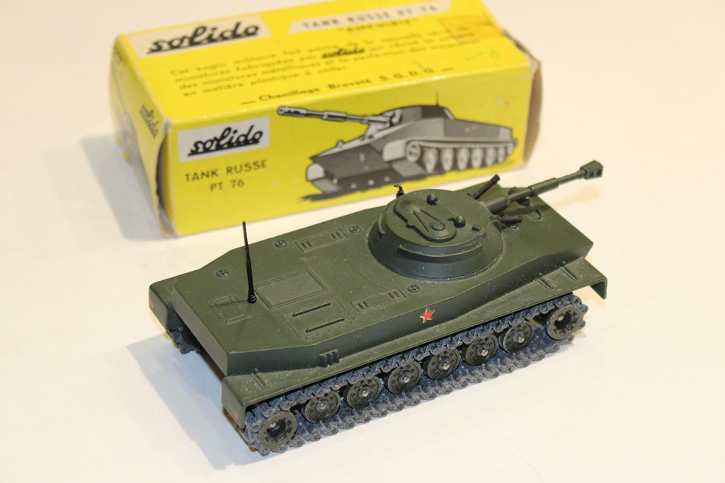 TANK RUSSE PT 76 "AMPHIBIE" - SOLIDO 1/43