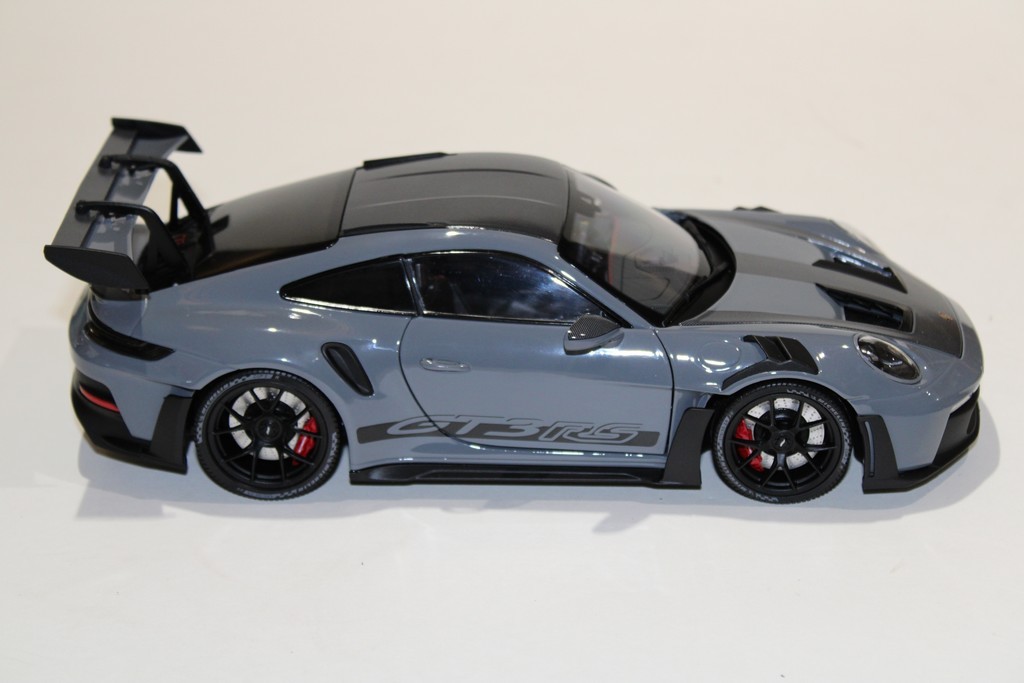 PORSCHE 911 GT3 RS 2024 - MINICHAMPS 1/18