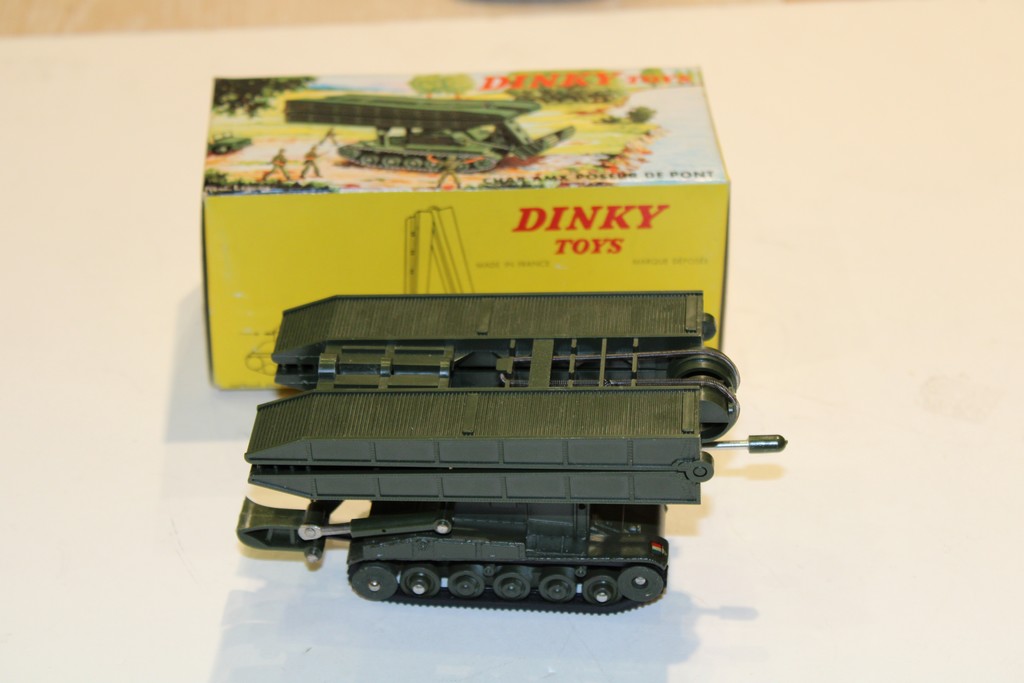 CHAR AMX POSEUR DE PONT DINKY TOYS 1/50°