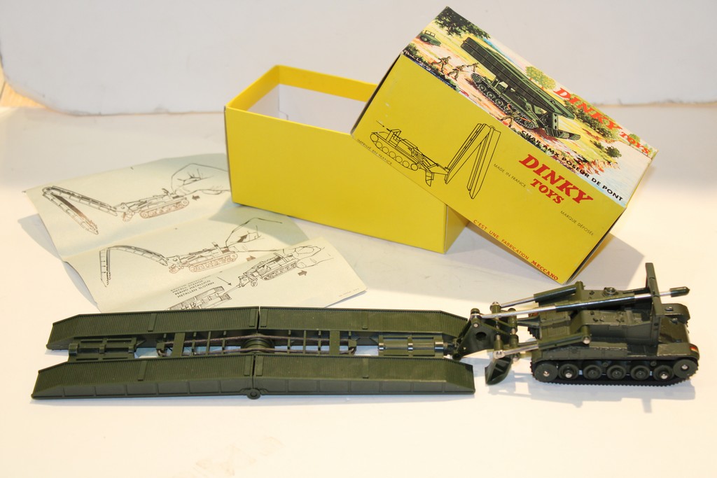 CHAR AMX POSEUR DE PONT DINKY TOYS 1/50°