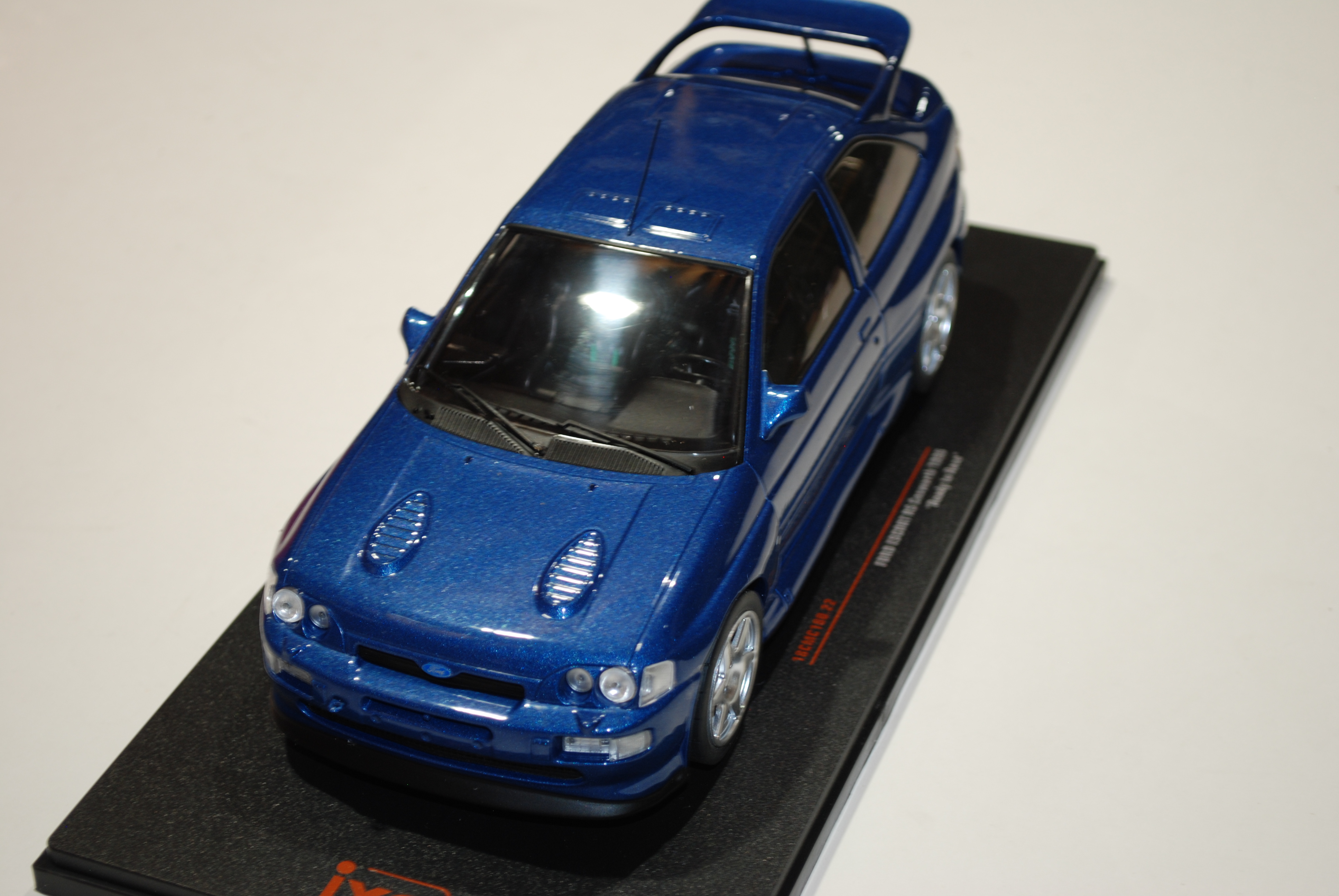 FORD ESCORT RS COSWORTH 1996 "READY TO RACE" IXO 1/18°