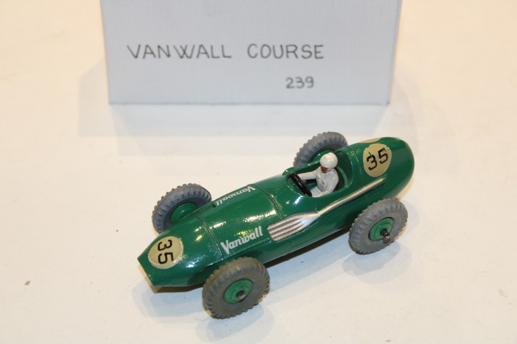 DINKY-TOYS VANWALL COURSE GREEN