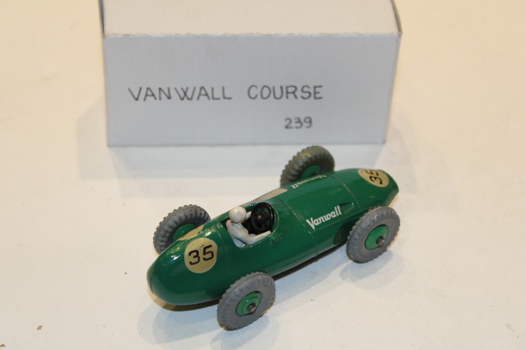 DINKY-TOYS VANWALL COURSE VERTE