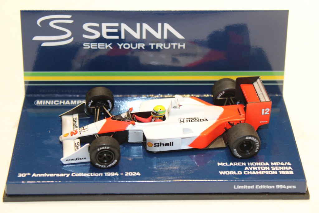 McLAREN HONDA MP4/4 AYRON SENNA WORLD CHAMPION 1988 MINICHAMPS 1/43 N°12