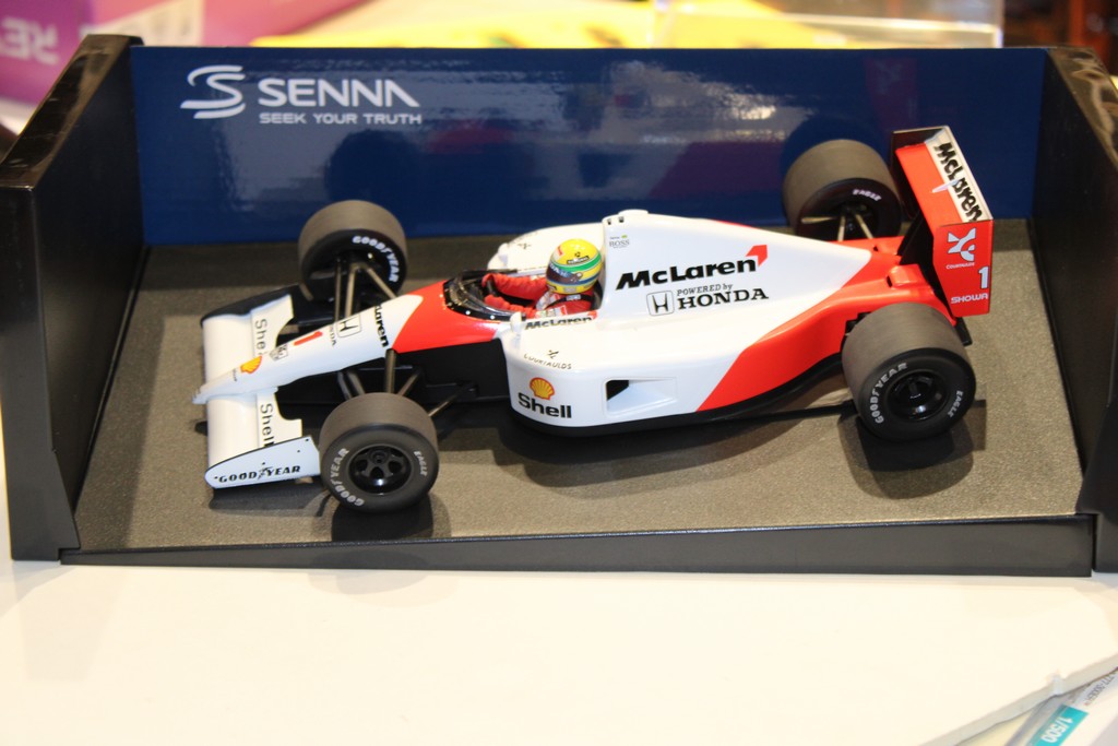 McLAREN FORD MP4/6 AYRON SENNA WORLD CHAMPION 1991 MINICHAMPS 1/18