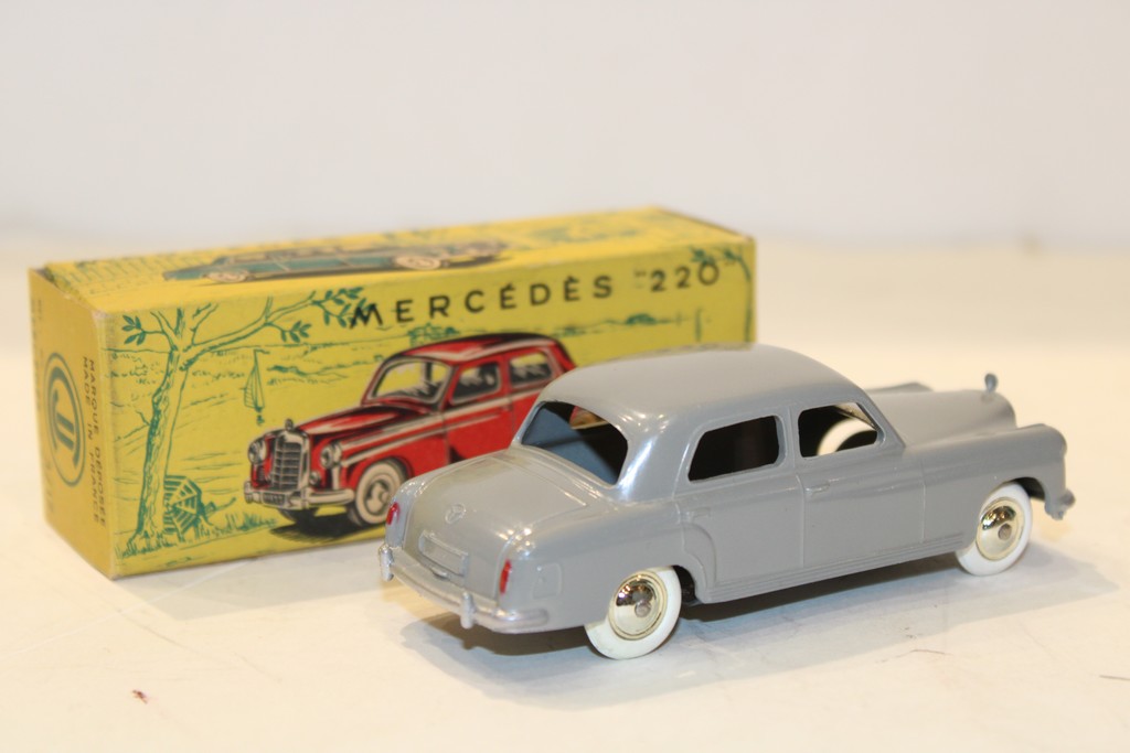 Mercedes 220 année 60 CIJ 1/43