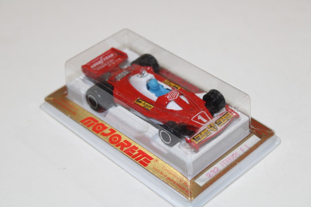 FERRARI 312 T2 F1 MAJORETTE 1/64°