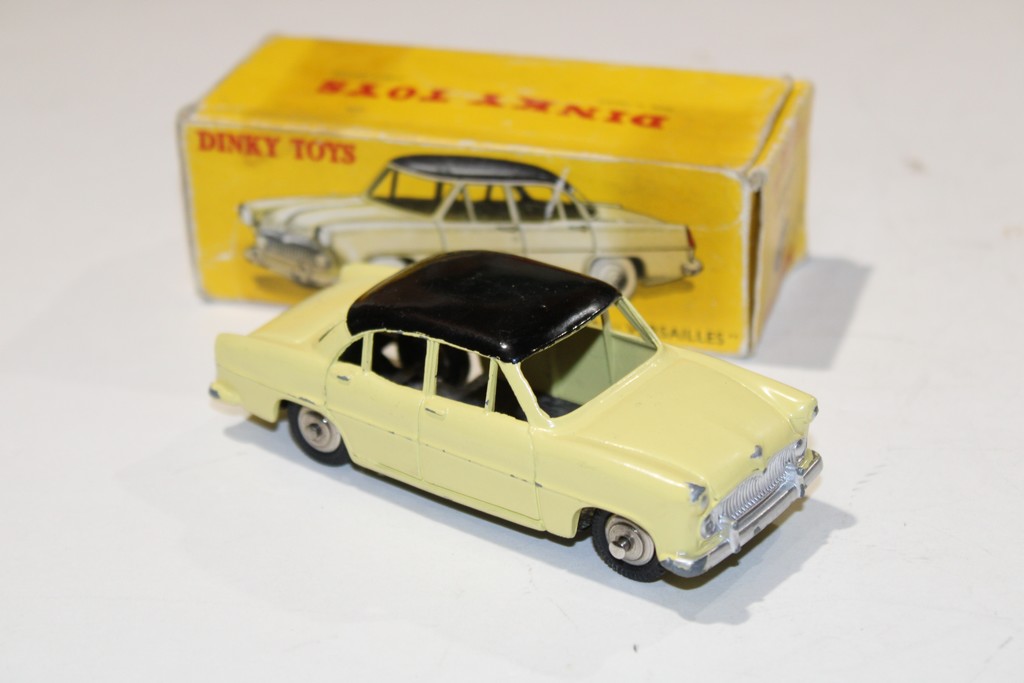 SIMCA VERSAILLES DINKY TOYS 1/43